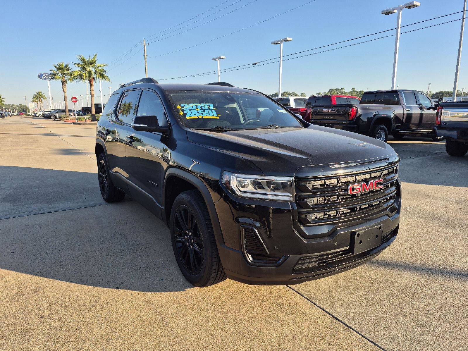 Used 2023 GMC Acadia SLE w/ Driver Convenience Package image 6