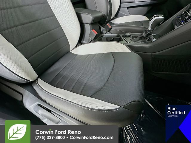 Used 2025 Volkswagen Taos SEL image 31