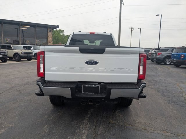 Certified 2025 Ford F350 XLT w/ Snow Plow/Camper Package AWD/4WD image 9