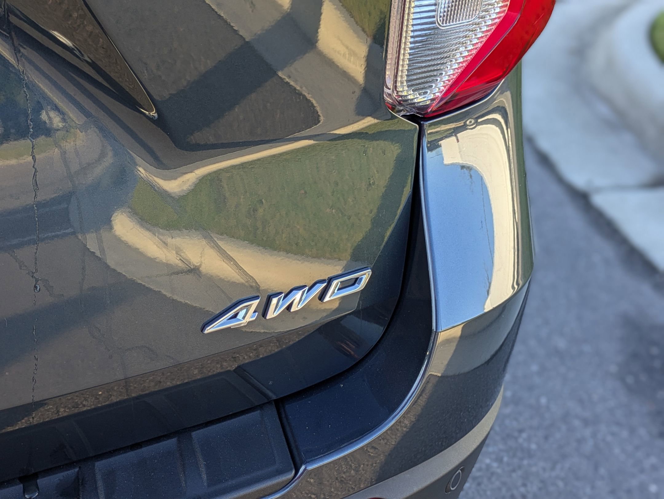 Certified 2022 Ford Explorer XLT w/ Equipment Group 202A image 33