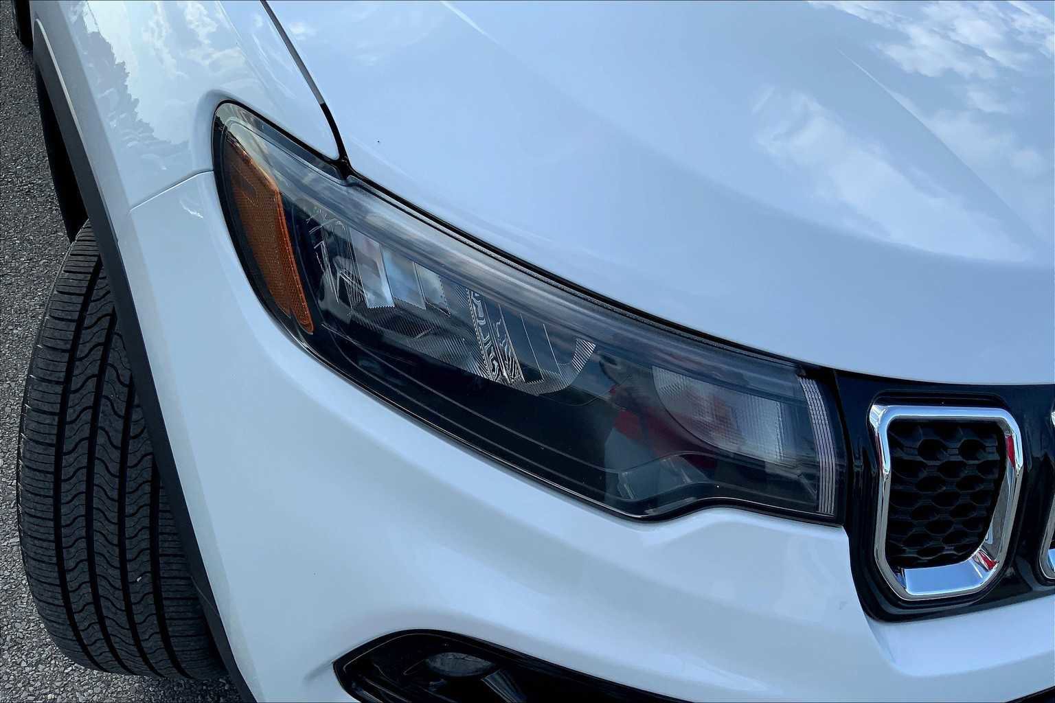 Used 2023 Jeep Compass Limited image 27