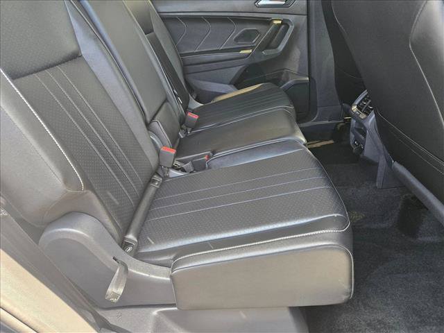Used 2024 Volkswagen Tiguan SE FWD image 17