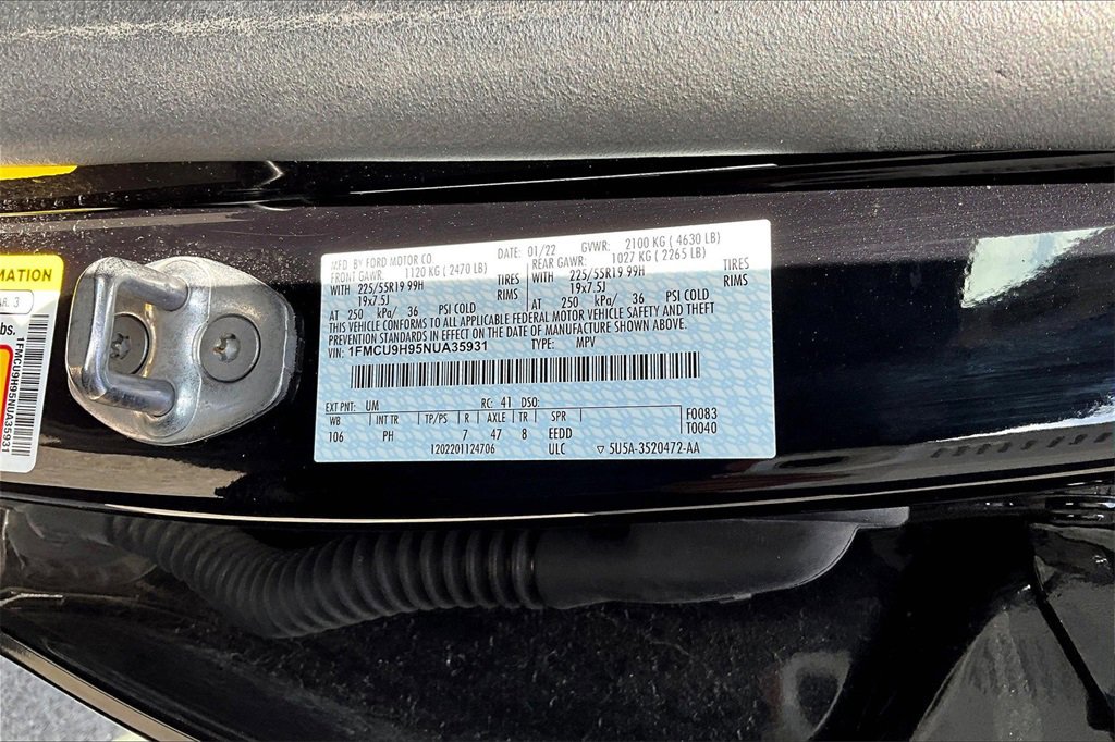 Certified 2022 Ford Escape SEL w/ SEL Stealth AWD Package image 32