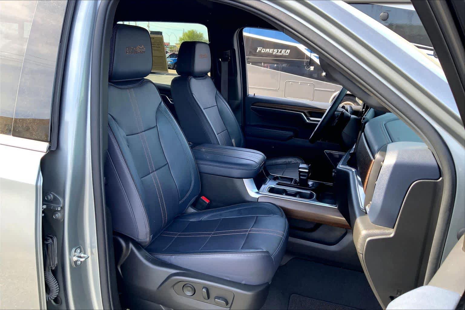 Used 2023 Chevrolet Silverado 1500 High Country w/ Technology Package AWD/4WD image 8