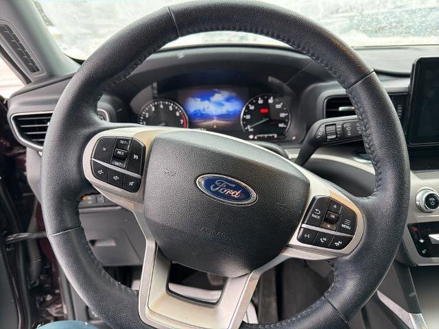 Certified 2022 Ford Explorer XLT w/ Equipment Group 202A image 9