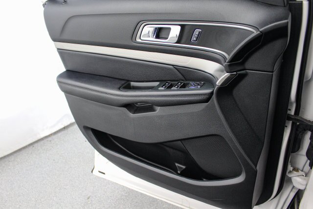 Certified 2018 Ford Explorer XLT w/ Equipment Group 202A FWD image 26
