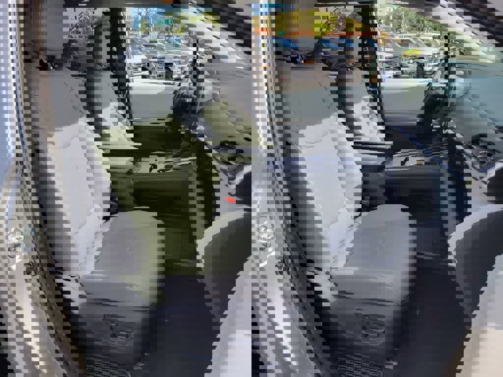 Used 2025 Toyota Sienna XLE image 18