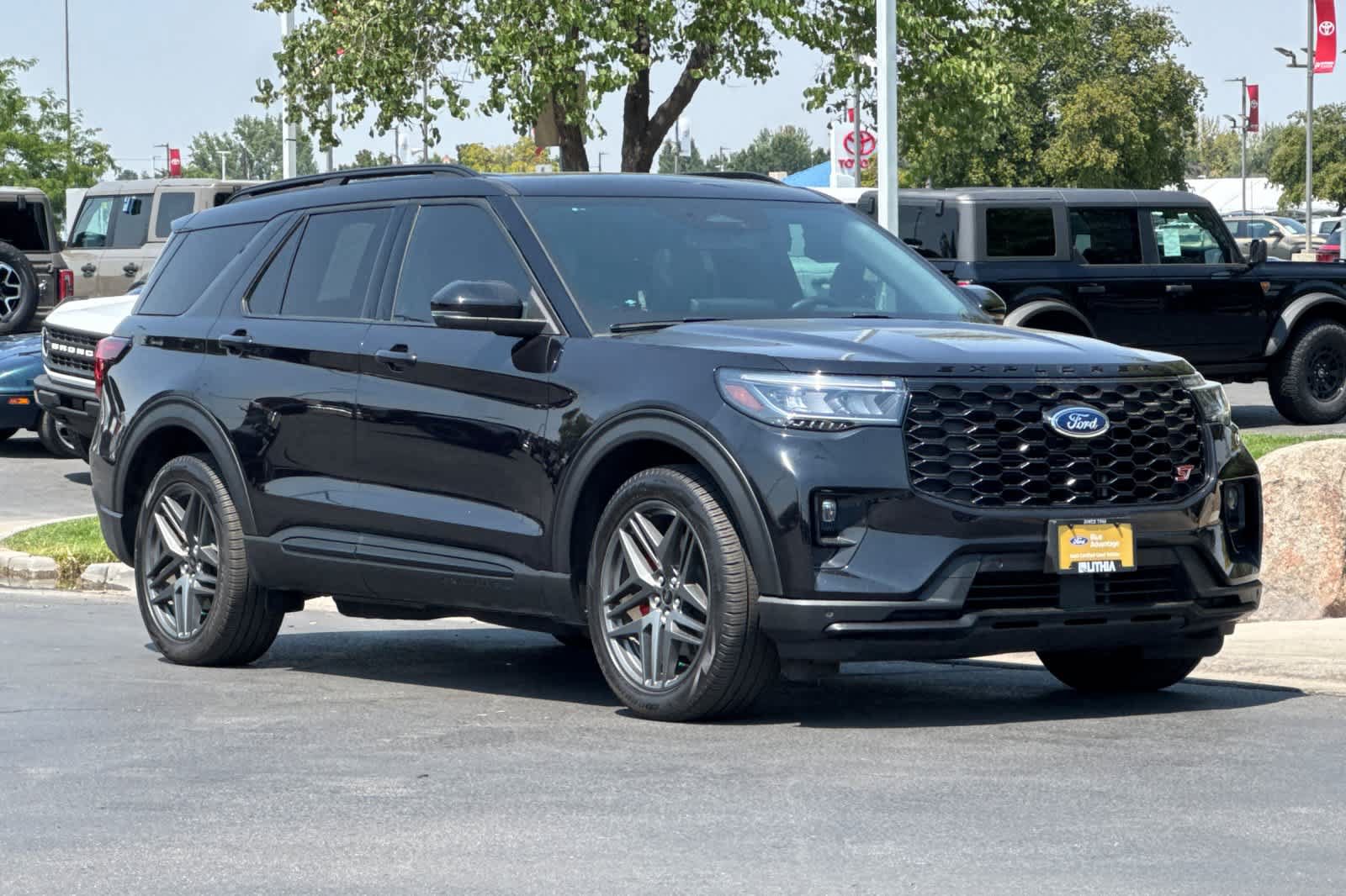 Certified 2025 Ford Explorer ST AWD/4WD image 9