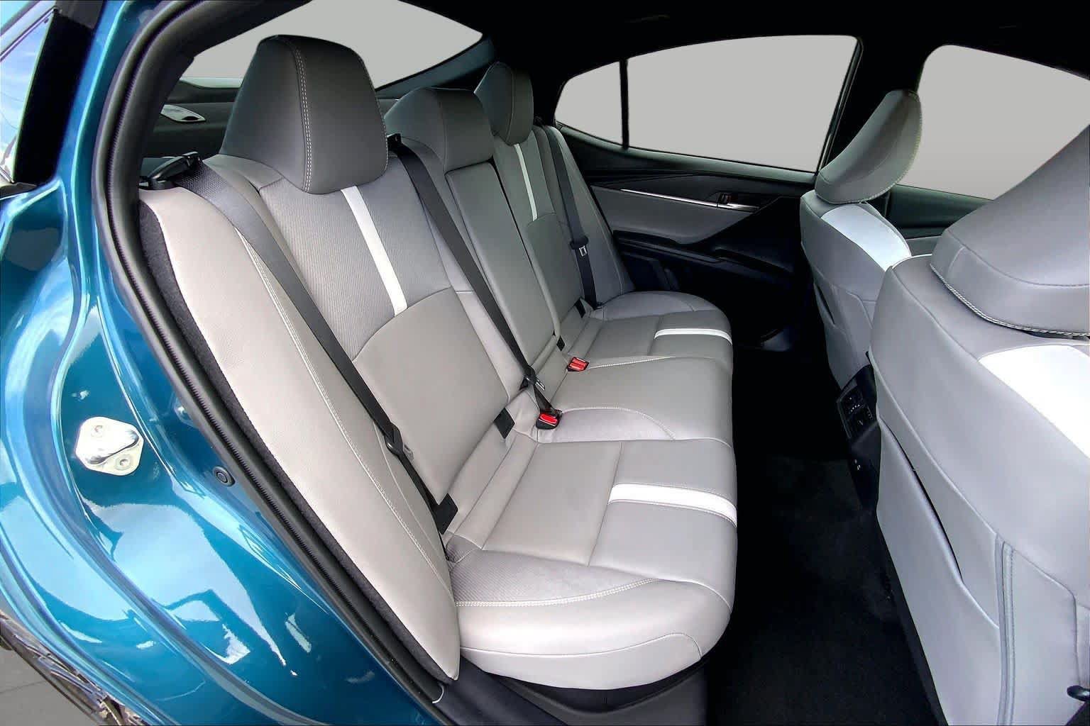 Used 2025 Toyota Camry SE FWD image 19