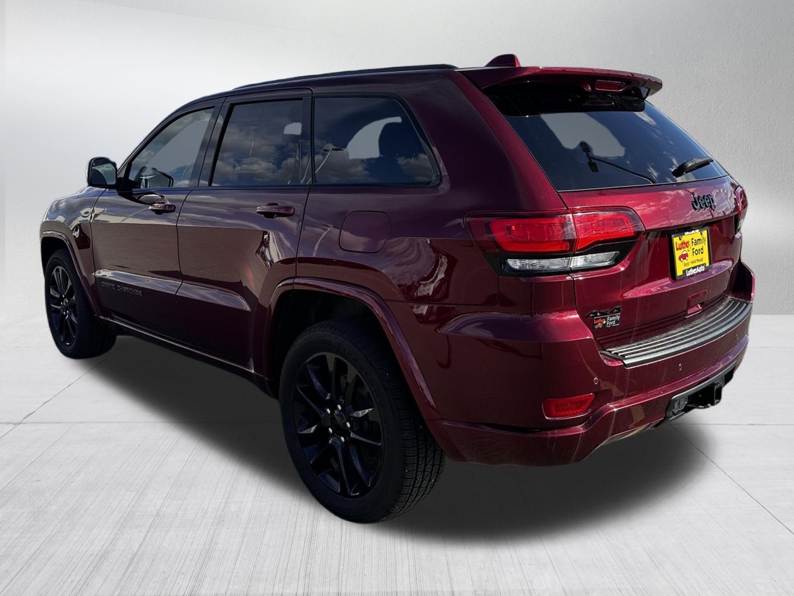 Used 2020 Jeep Grand Cherokee Altitude AWD/4WD image 5