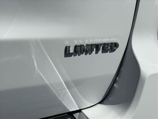 Used 2022 Jeep Grand Cherokee Limited image 16