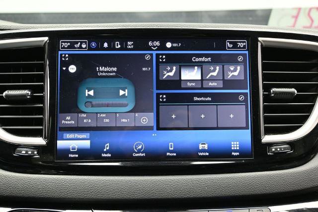 Used 2023 Chrysler Pacifica Touring-L FWD image 32