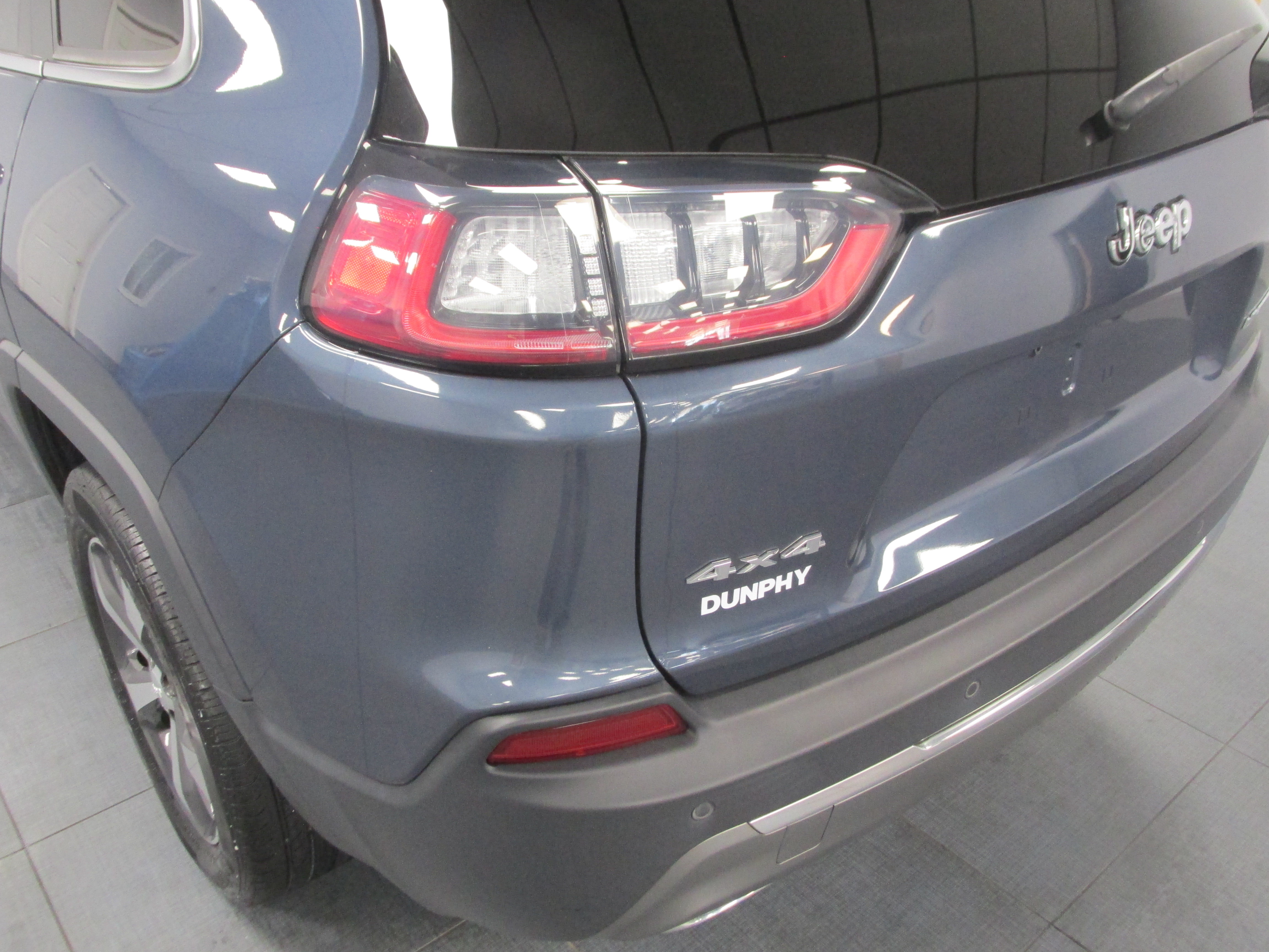Used 2019 Jeep Cherokee Limited AWD/4WD image 12
