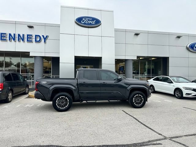 Used 2024 Toyota Tacoma TRD Sport AWD/4WD image 19