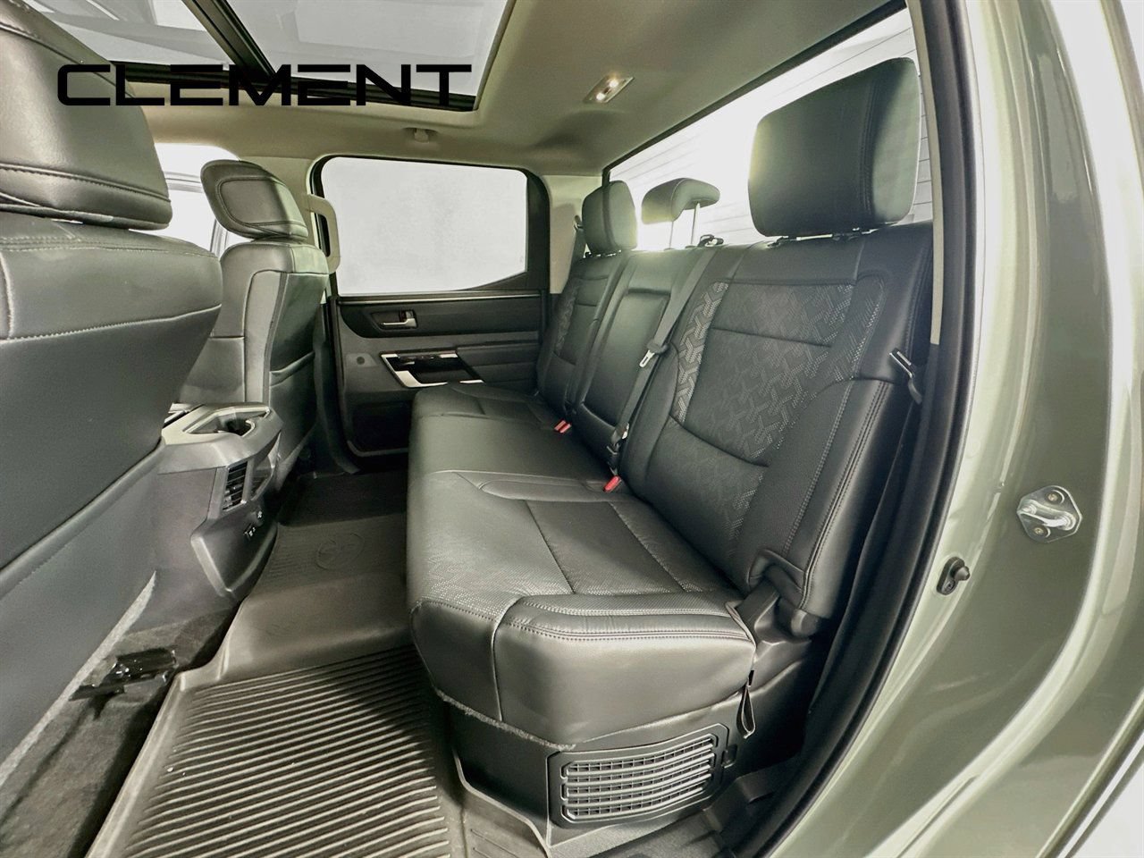 Used 2024 Toyota Tundra Limited AWD/4WD image 32