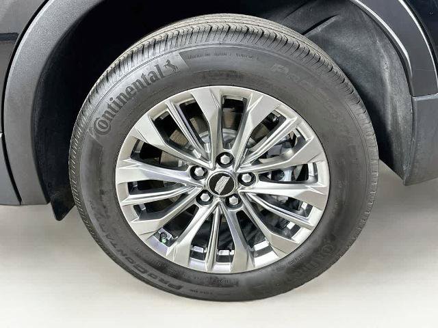 Used 2025 Cadillac XT4 Premium Luxury FWD image 8