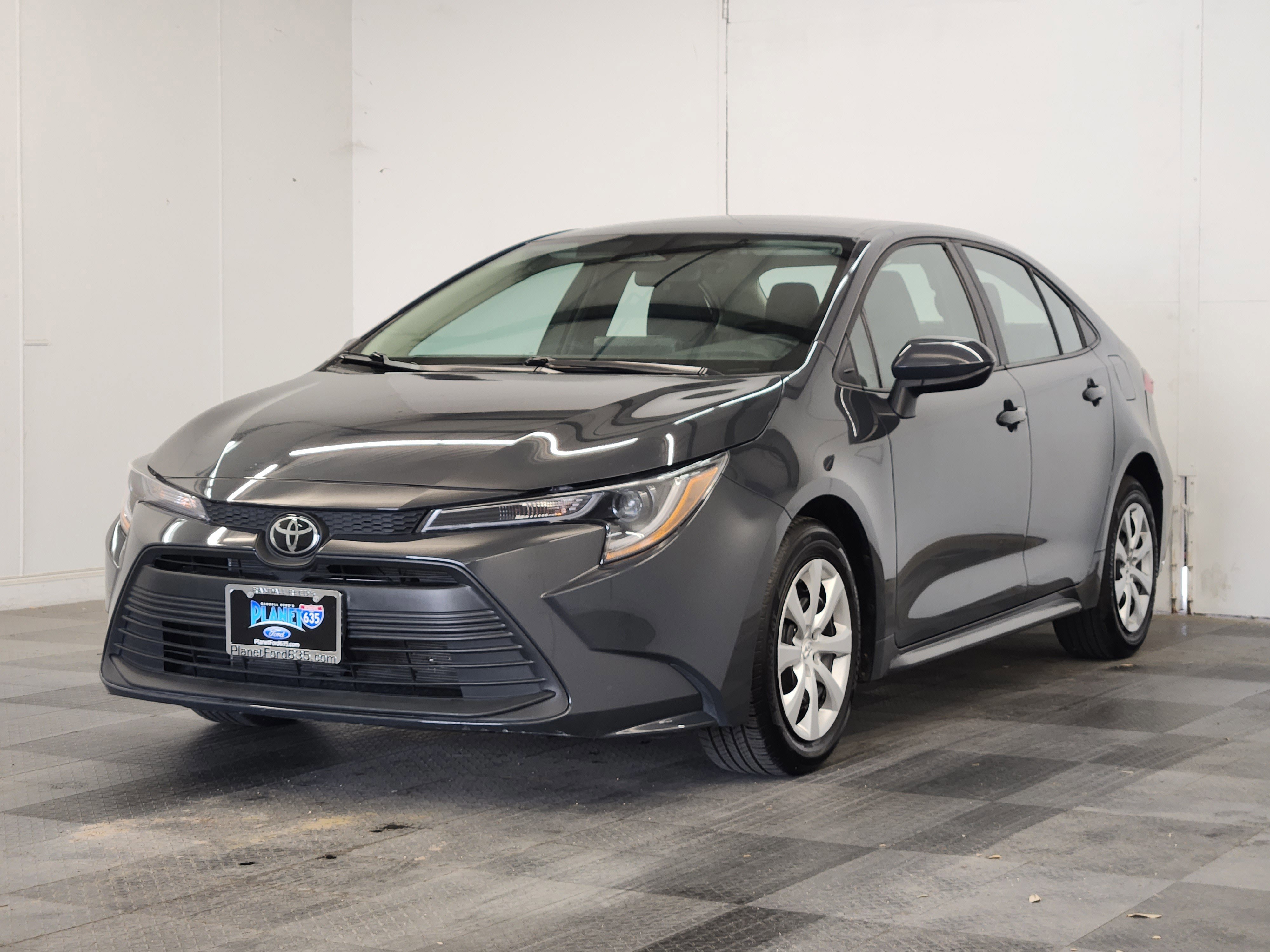 Used 2025 Toyota Corolla LE image 1