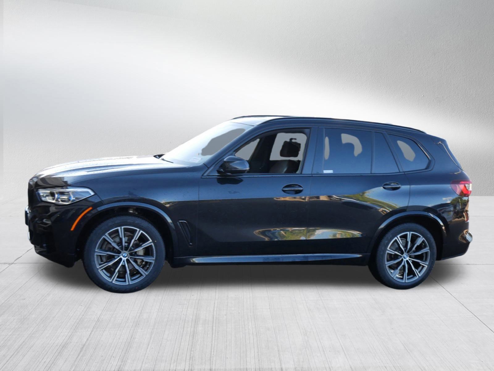 Used 2021 BMW X5 xDrive40i w/ M Sport Package image 3