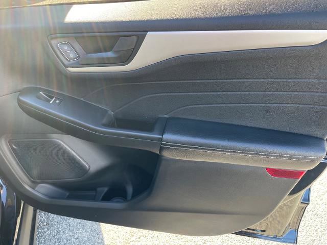 Certified 2022 Ford Escape SE w/ SE Sport Appearance Package image 24