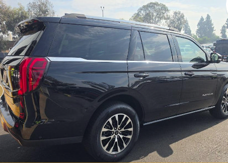 Certified 2025 Ford Expedition Platinum AWD/4WD image 5