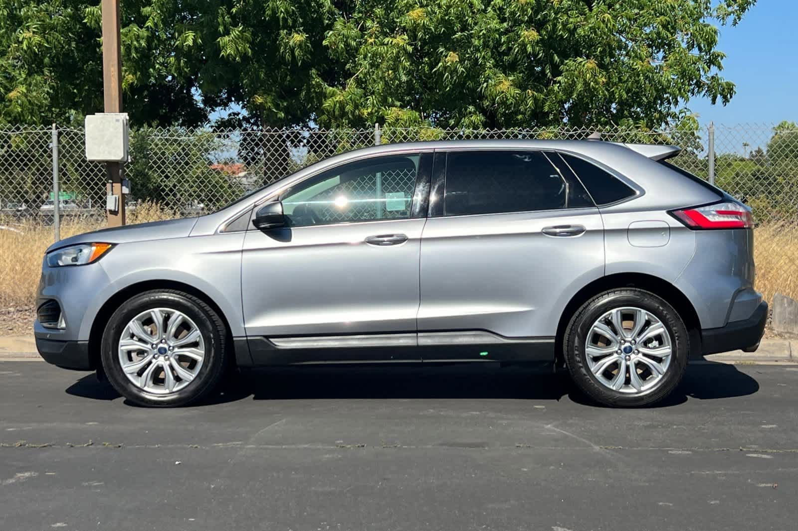 Certified 2022 Ford Edge Titanium AWD/4WD image 6