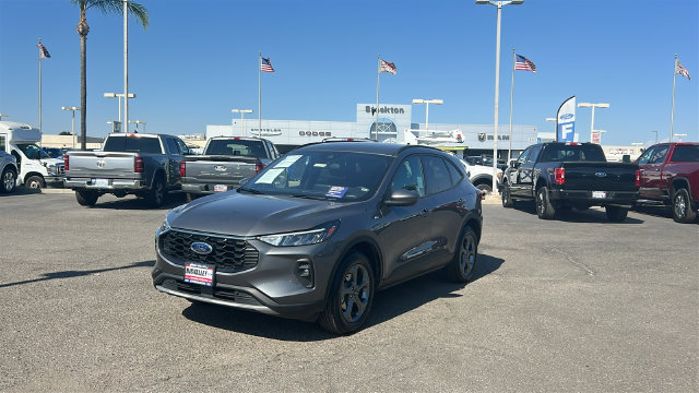 Certified 2025 Ford Escape ST-Line Select AWD/4WD image 8