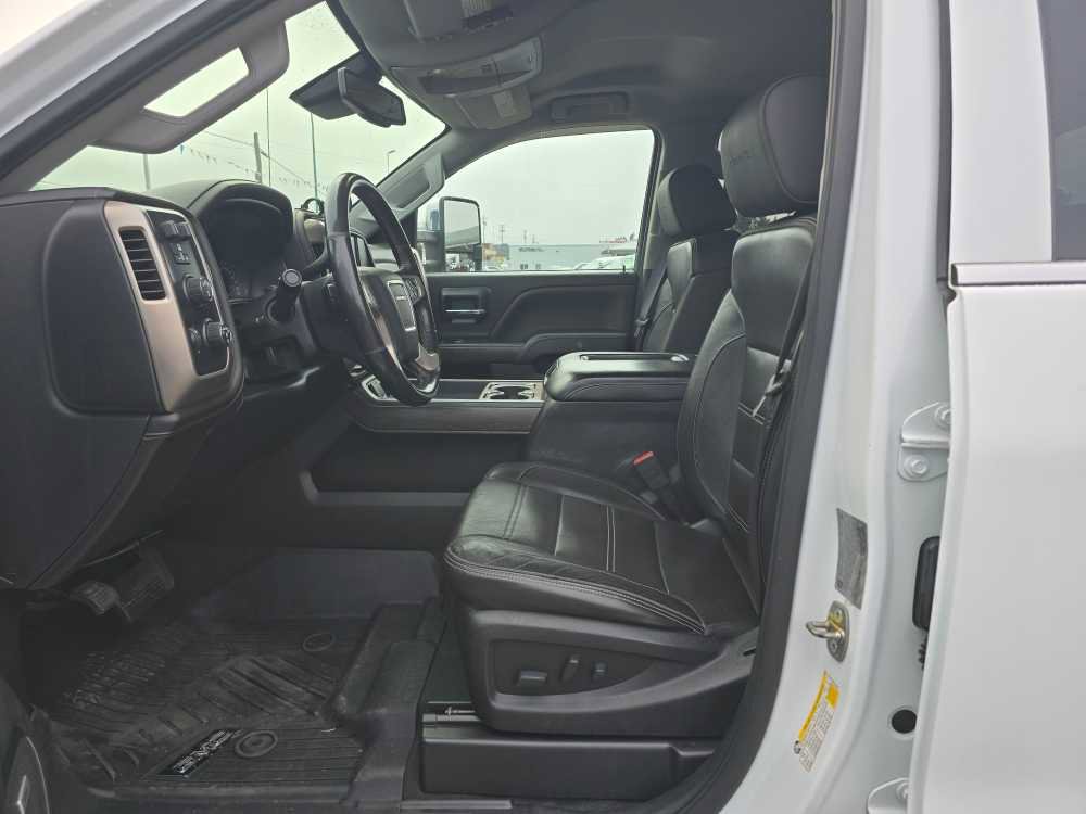 Used 2019 GMC Sierra 3500 Denali w/ Duramax Plus Package image 10