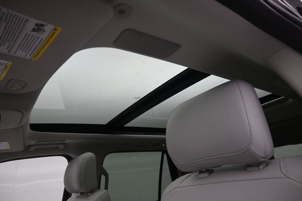 Certified 2025 Ford Expedition Platinum w/ Driver's Package AWD/4WD image 21