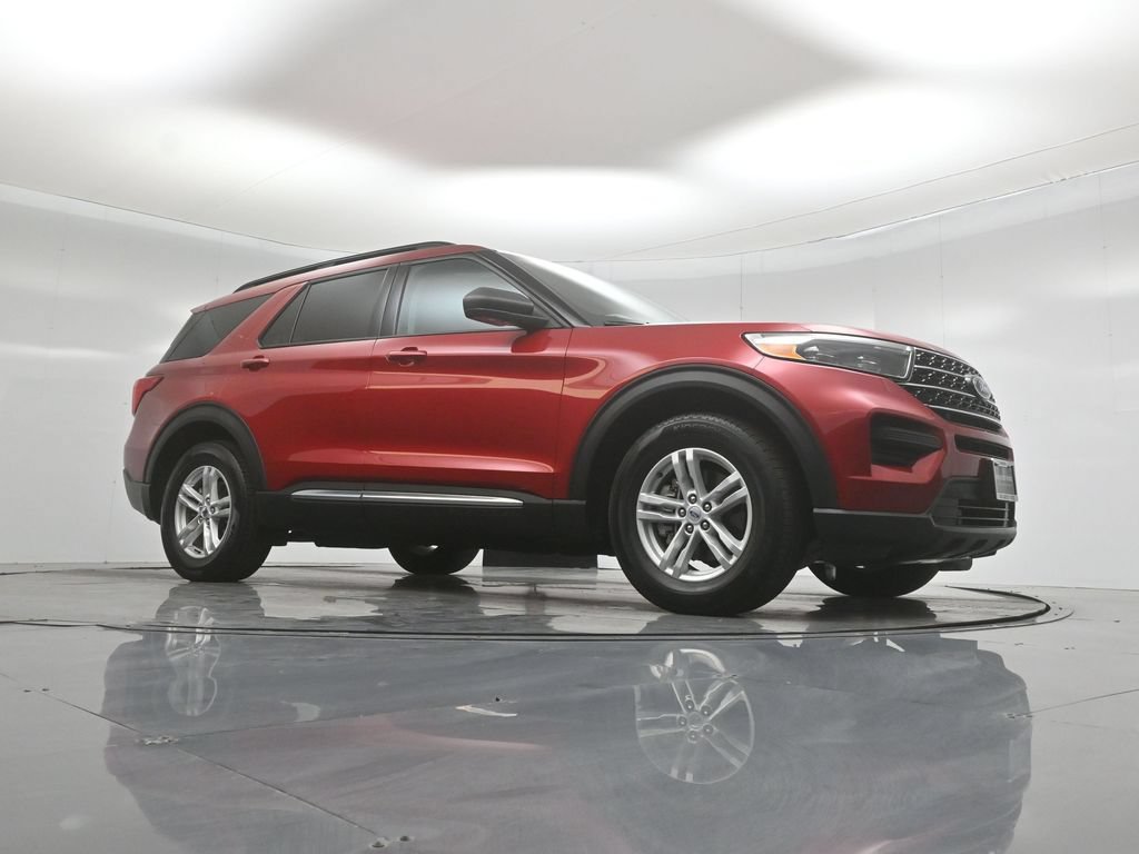 Certified 2023 Ford Explorer XLT RWD image 3