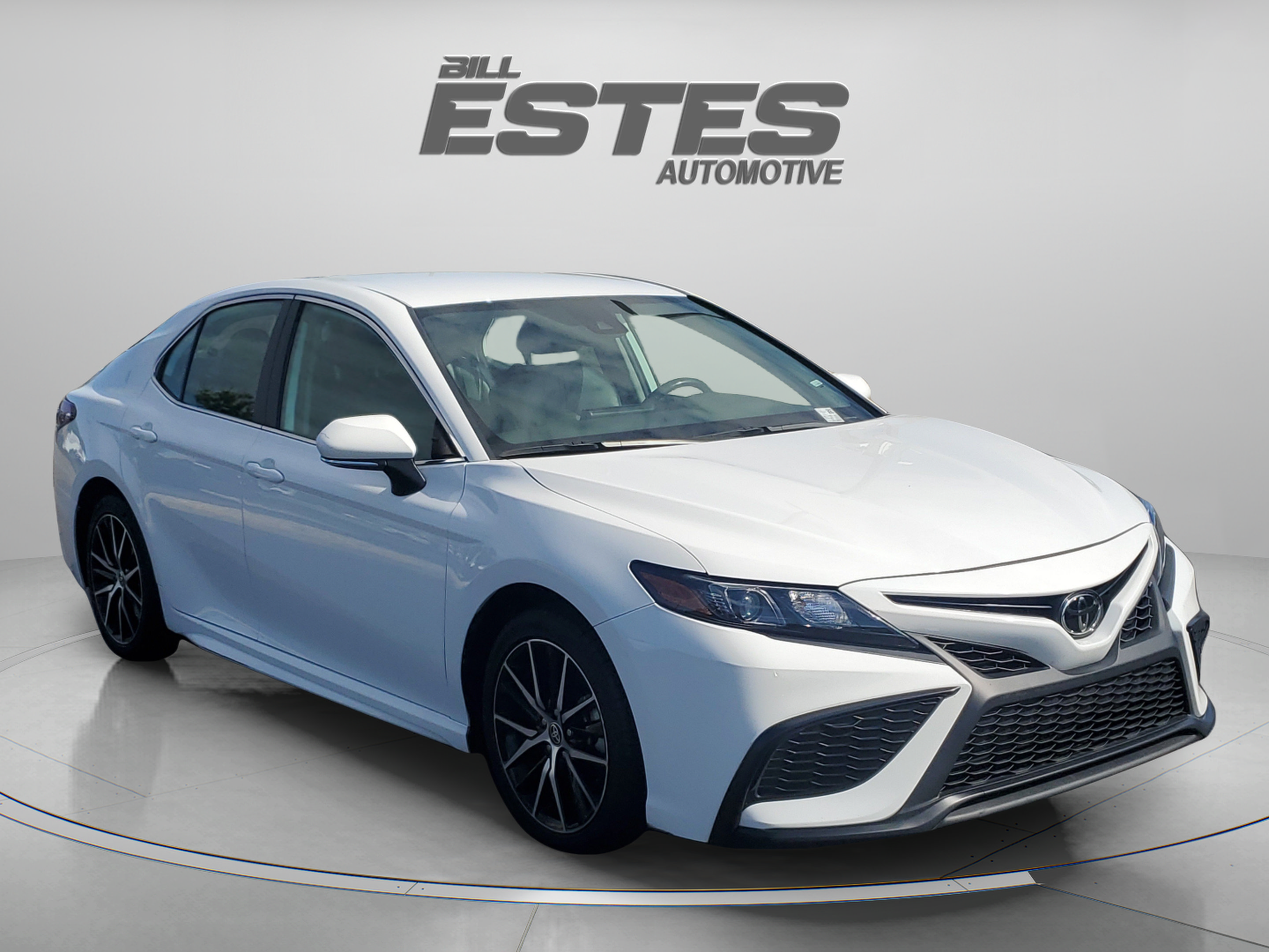 Used 2024 Toyota Camry SE FWD image 5