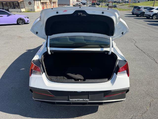 Used 2025 Hyundai Elantra Sport FWD image 9