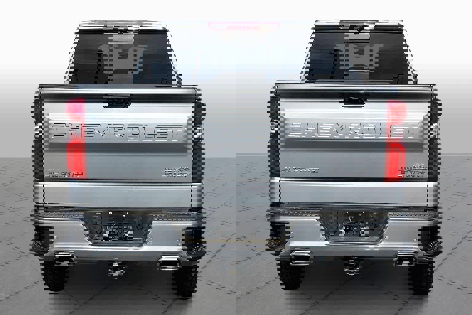 Used 2023 Chevrolet Silverado 1500 High Country w/ Technology Package image 3