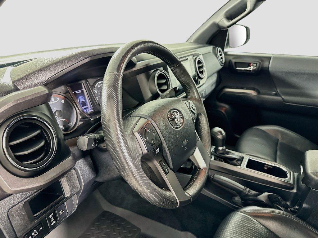 Used 2019 Toyota Tacoma TRD Off-Road AWD/4WD image 12