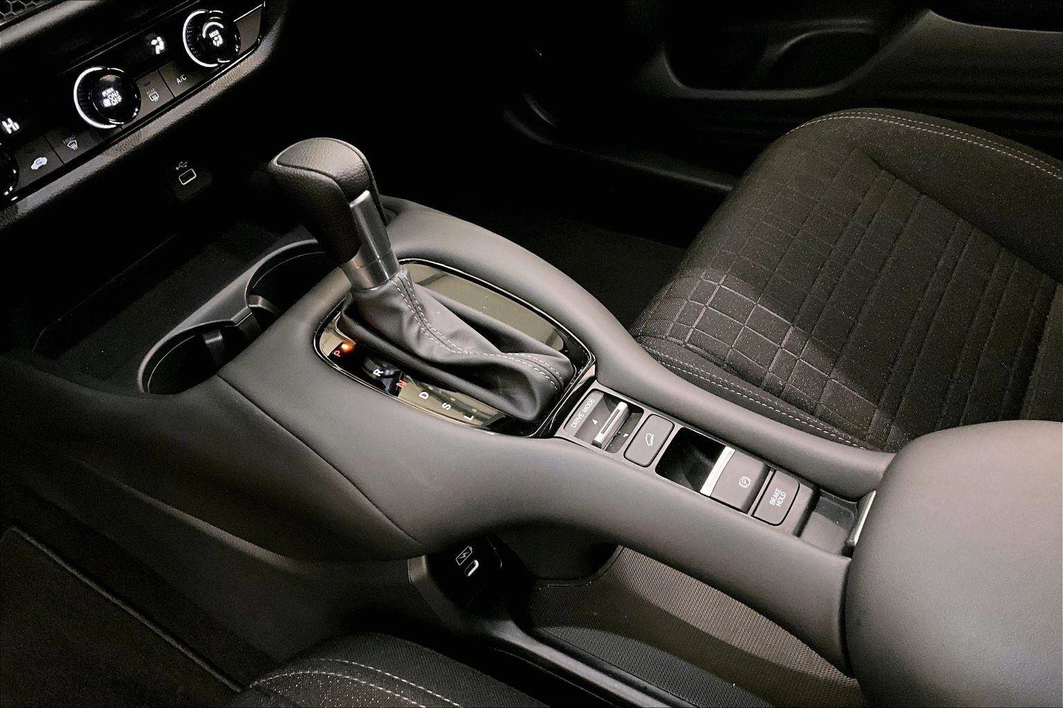 Used 2025 Honda HR-V LX image 16