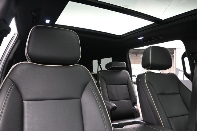 Used 2022 Chevrolet Suburban Premier AWD/4WD image 30