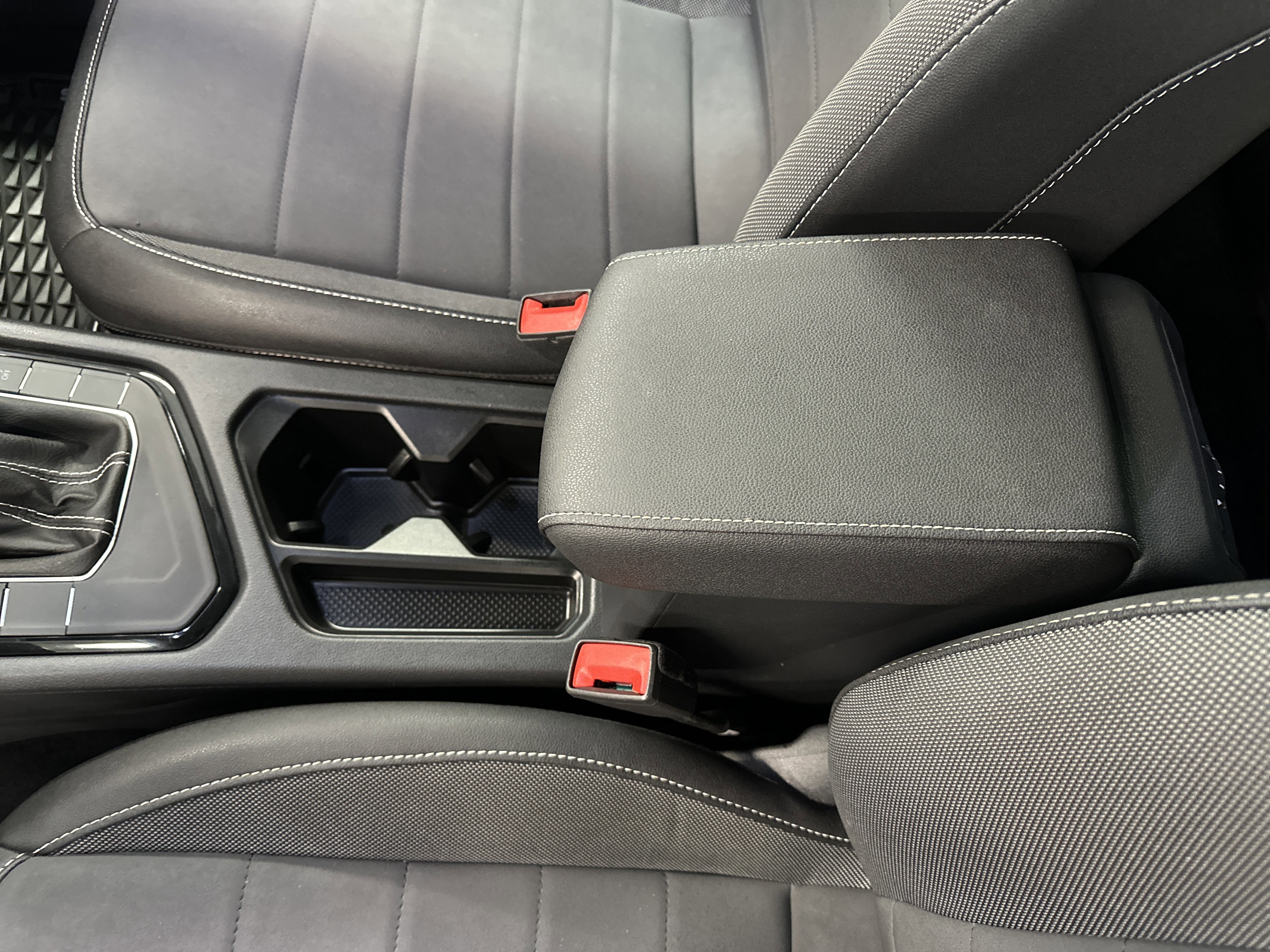 Used 2024 Volkswagen Taos SE image 28