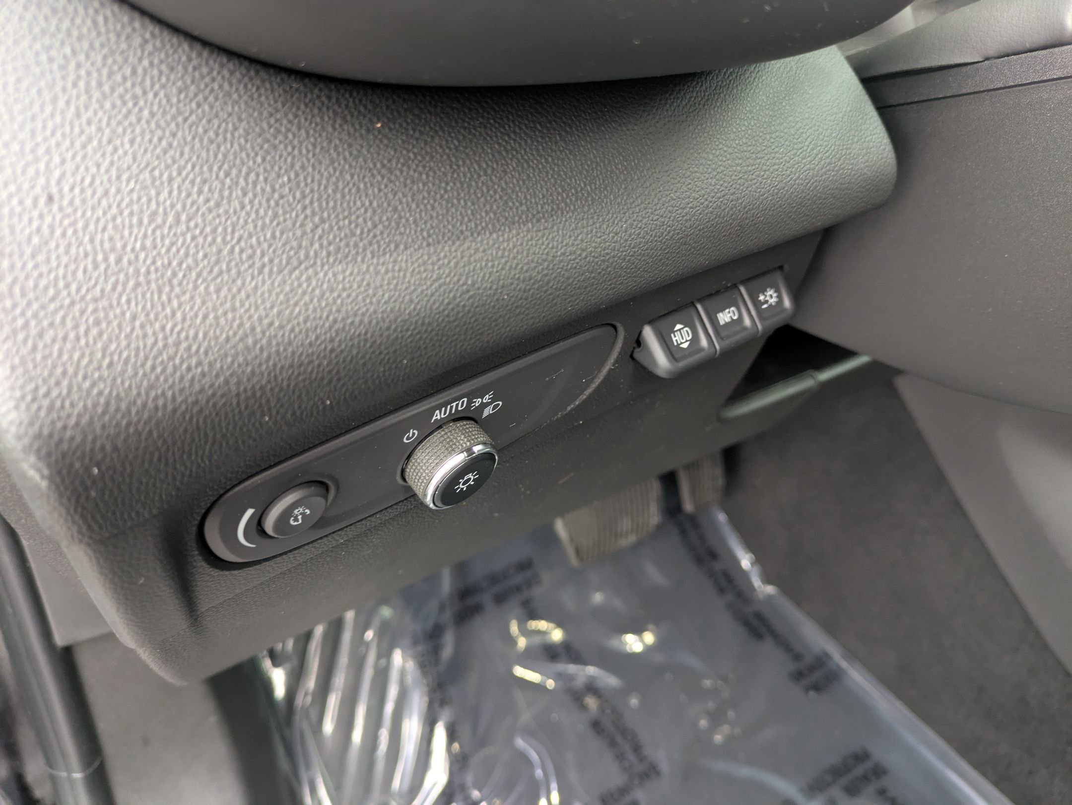 Used 2021 Buick Envision Essence w/ Technology Package I image 14