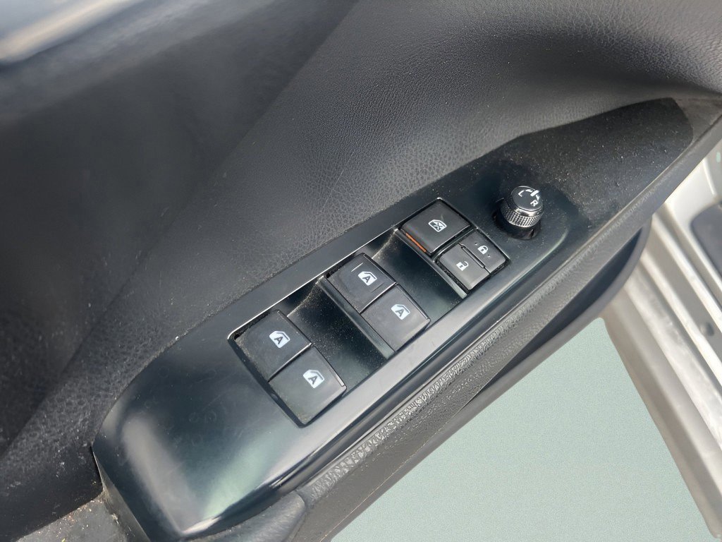 Used 2020 Toyota Camry SE image 16