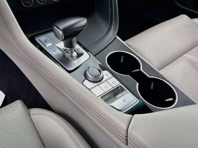 Used 2022 Genesis G70 2.0T RWD image 17