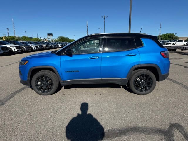 Used 2023 Jeep Compass Latitude w/ Convenience Group AWD/4WD image 7