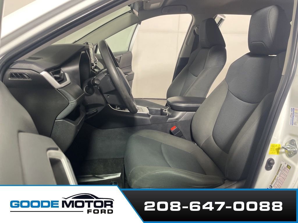 Used 2022 Toyota RAV4 LE image 11