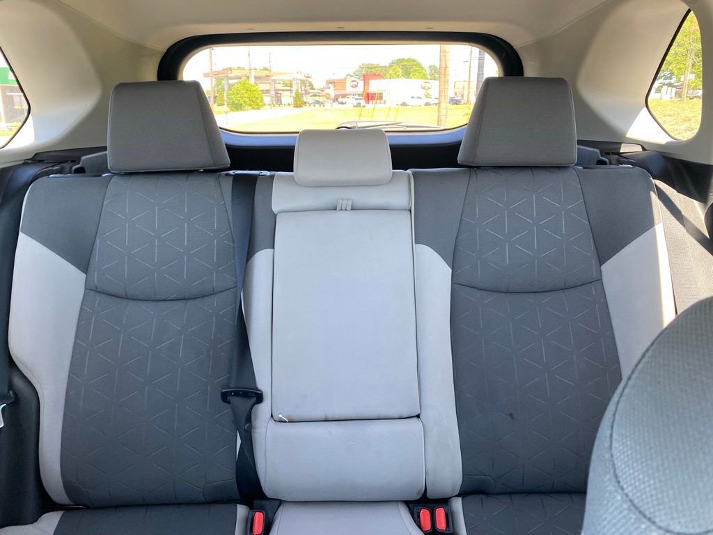 Used 2022 Toyota RAV4 XLE AWD/4WD image 26