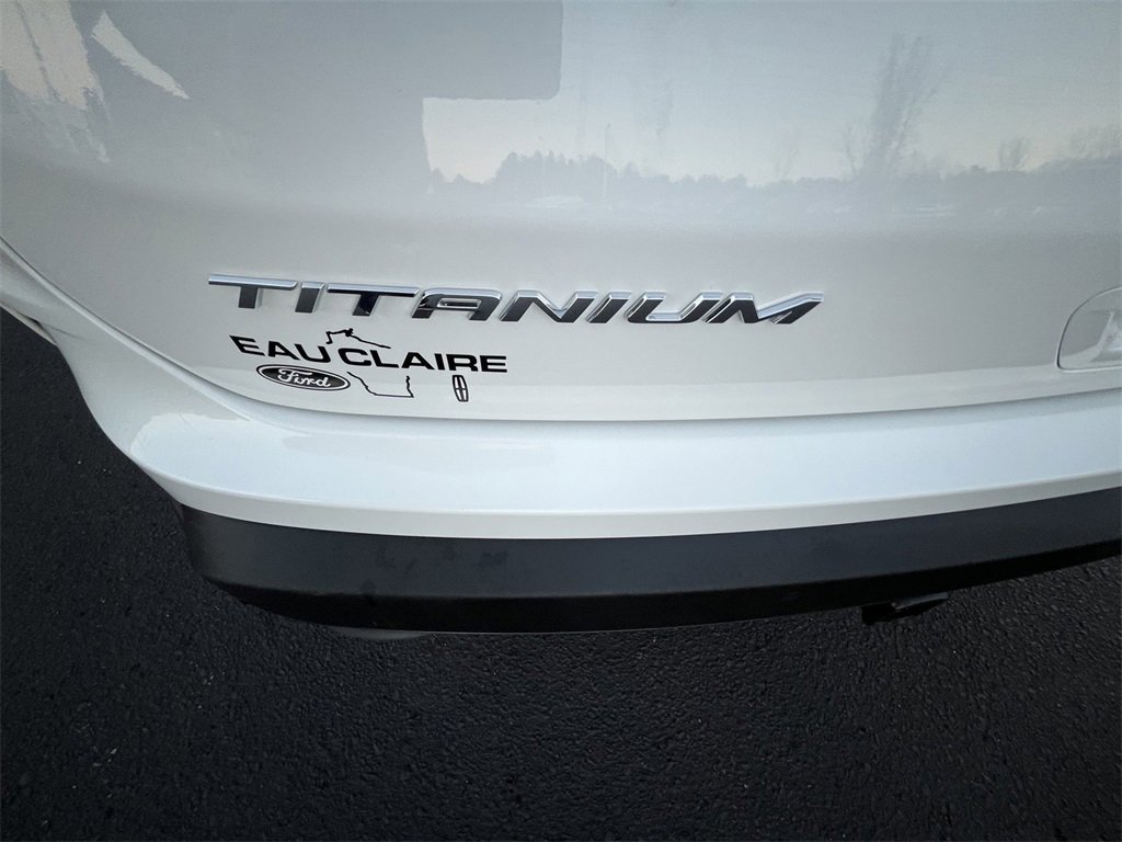 Certified 2022 Ford Edge Titanium w/ Class II Trailer Tow Package image 11