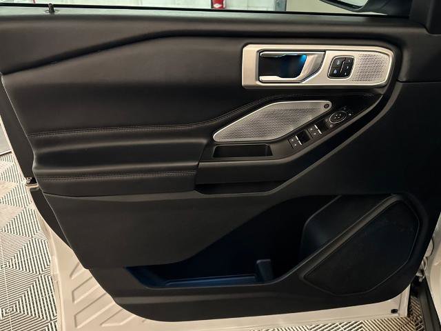 Certified 2020 Ford Explorer Platinum w/ Premium Technology Package image 11