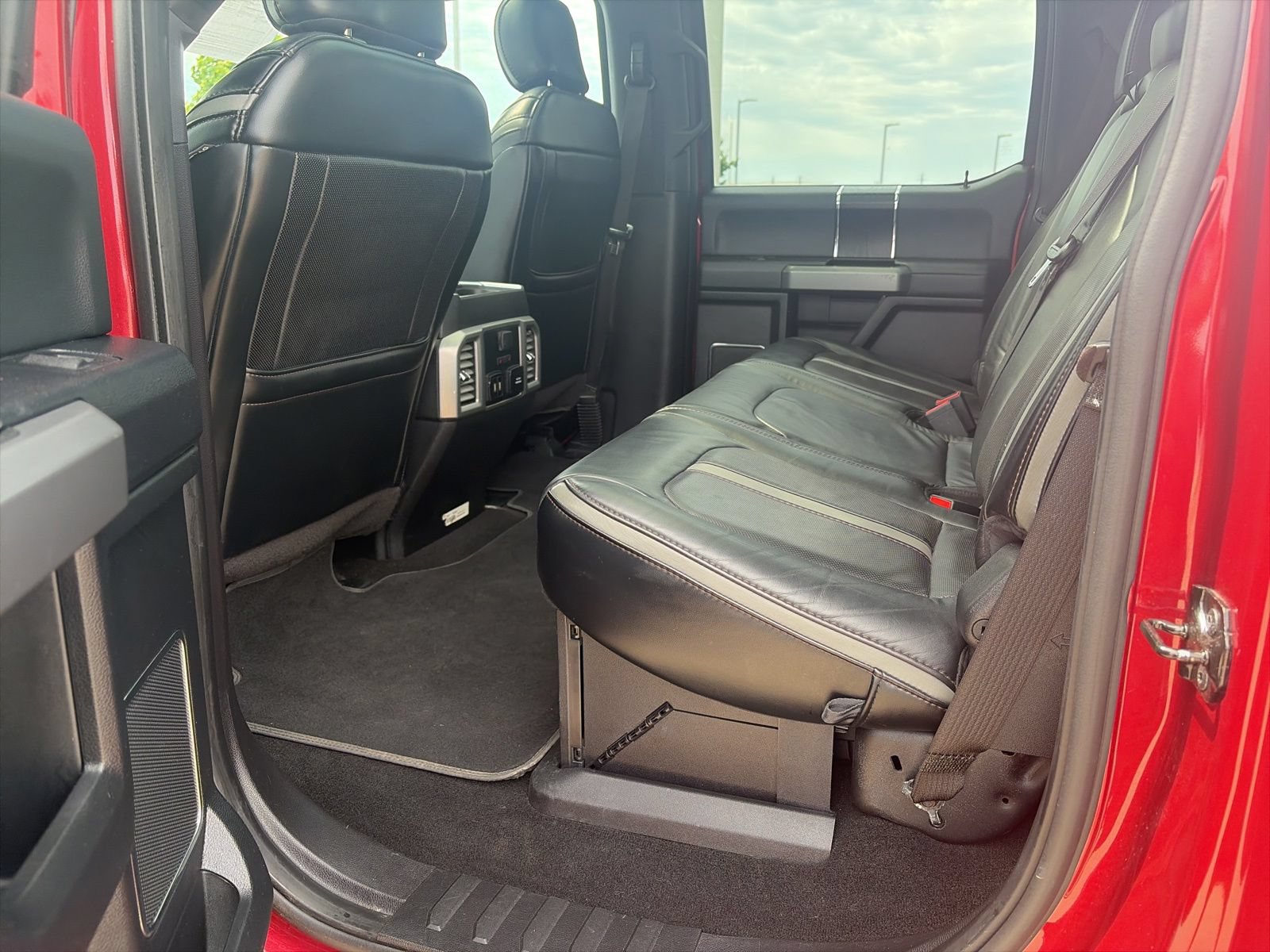 Certified 2019 Ford F250 Platinum w/ Platinum Ultimate Package AWD/4WD image 19