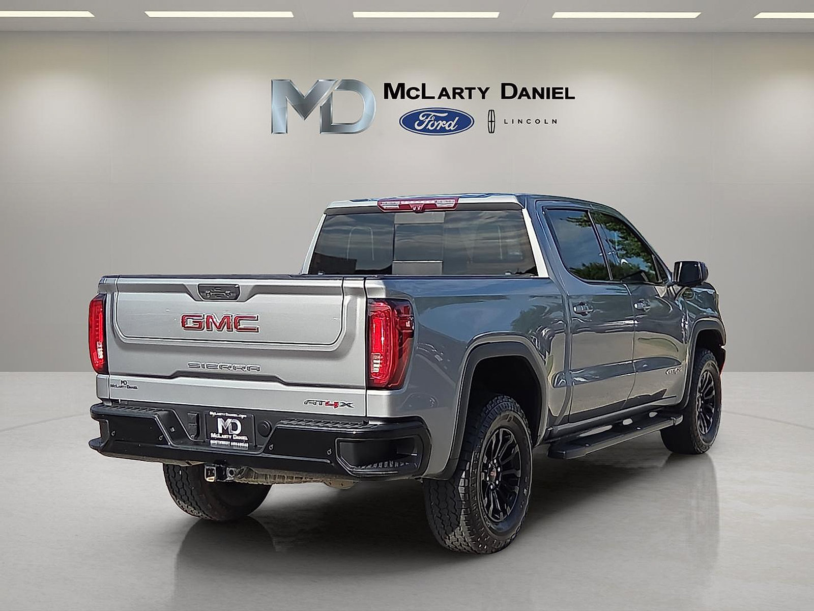Used 2023 GMC Sierra 1500 AT4X AWD/4WD image 5