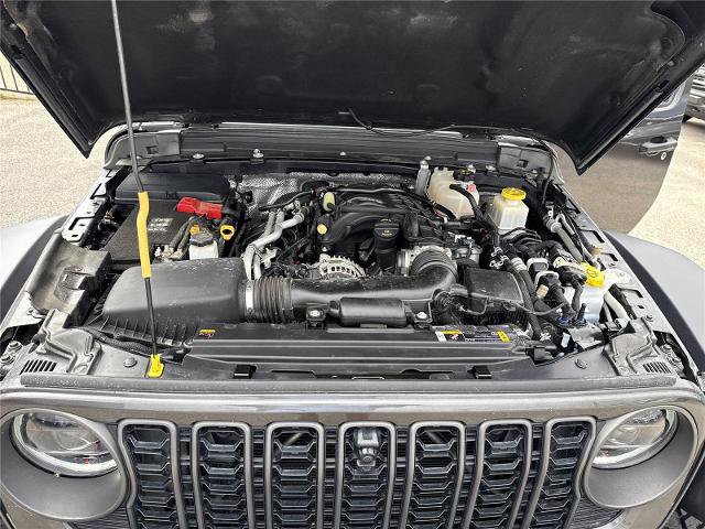 Used 2024 Jeep Gladiator Rubicon w/ Technology Group image 29
