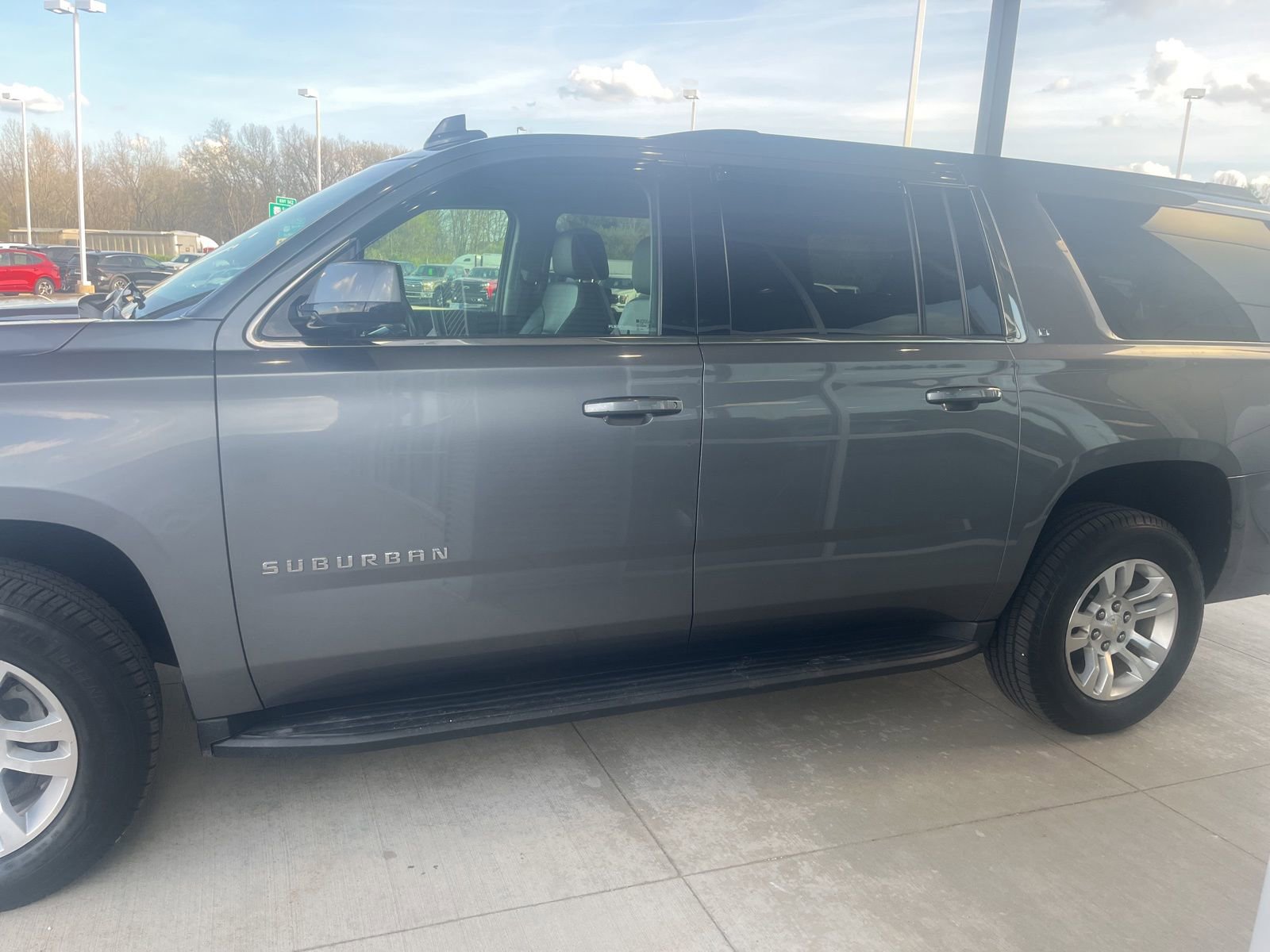 Used 2019 Chevrolet Suburban LT AWD/4WD image 2