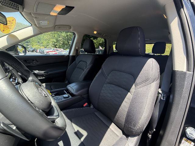 Used 2025 Nissan Pathfinder SV AWD/4WD image 5