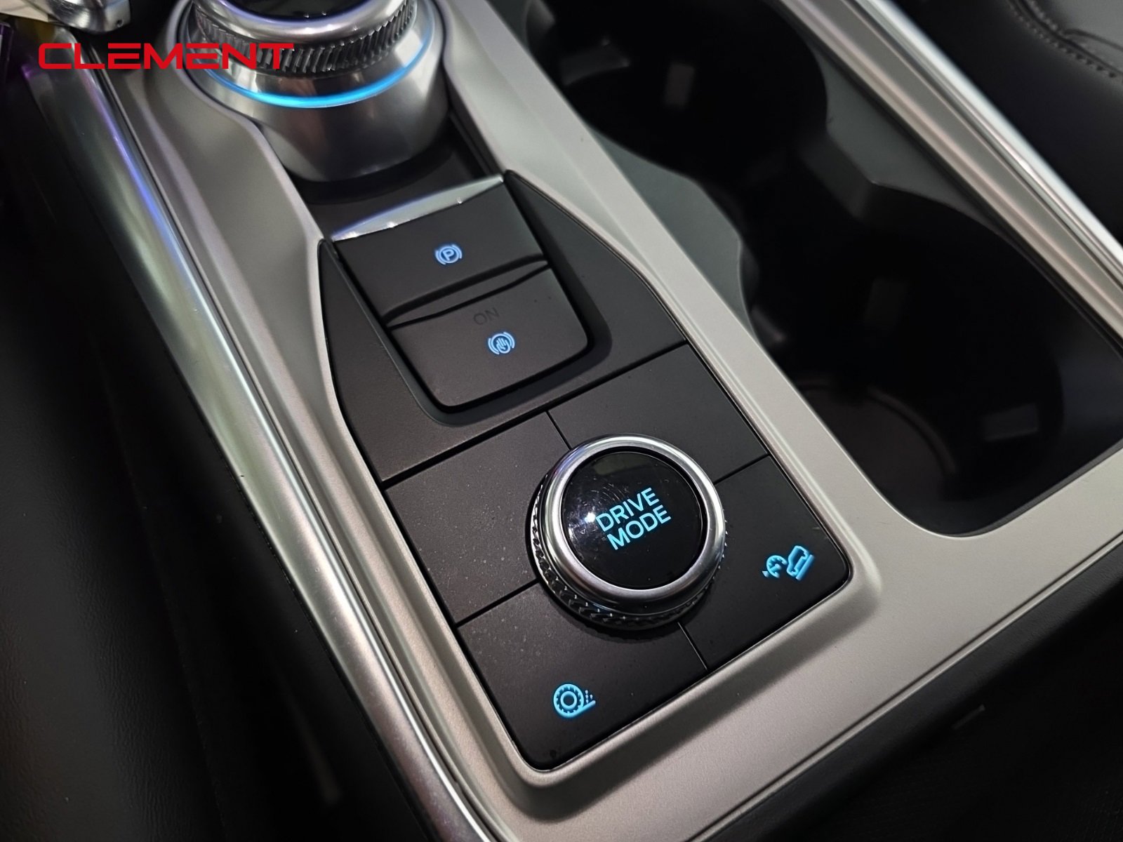 Certified 2022 Ford Explorer XLT w/ Equipment Group 202A image 22